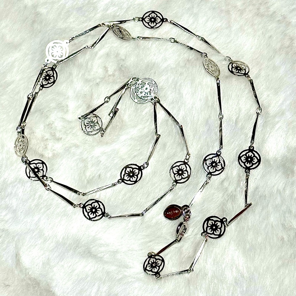 🌟 Vintage Avon Silver Lotus Station Necklace